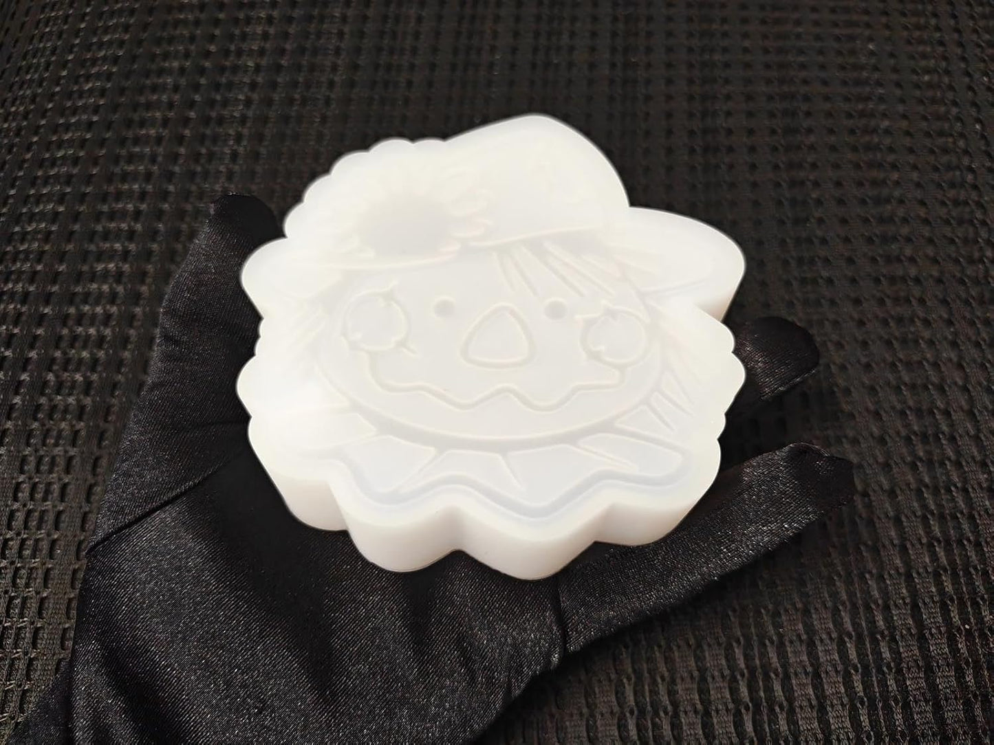 【300+ Design Optional】 Fuehbur Scarecrow Shape Freshie-Mold, Harvest Doll Silicone Mould for Car-Freshies Baking Aroma Beads - DIY Handmade Resin Mold