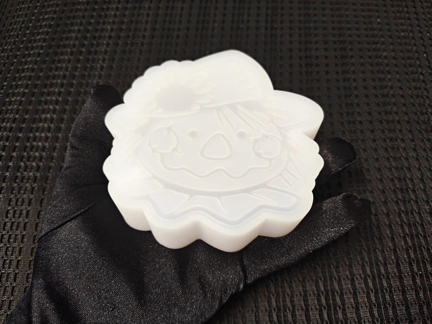 【300+ Design Optional】 Fuehbur Scarecrow Shape Freshie-Mold, Harvest Doll Silicone Mould for Car-Freshies Baking Aroma Beads - DIY Handmade Resin Mold