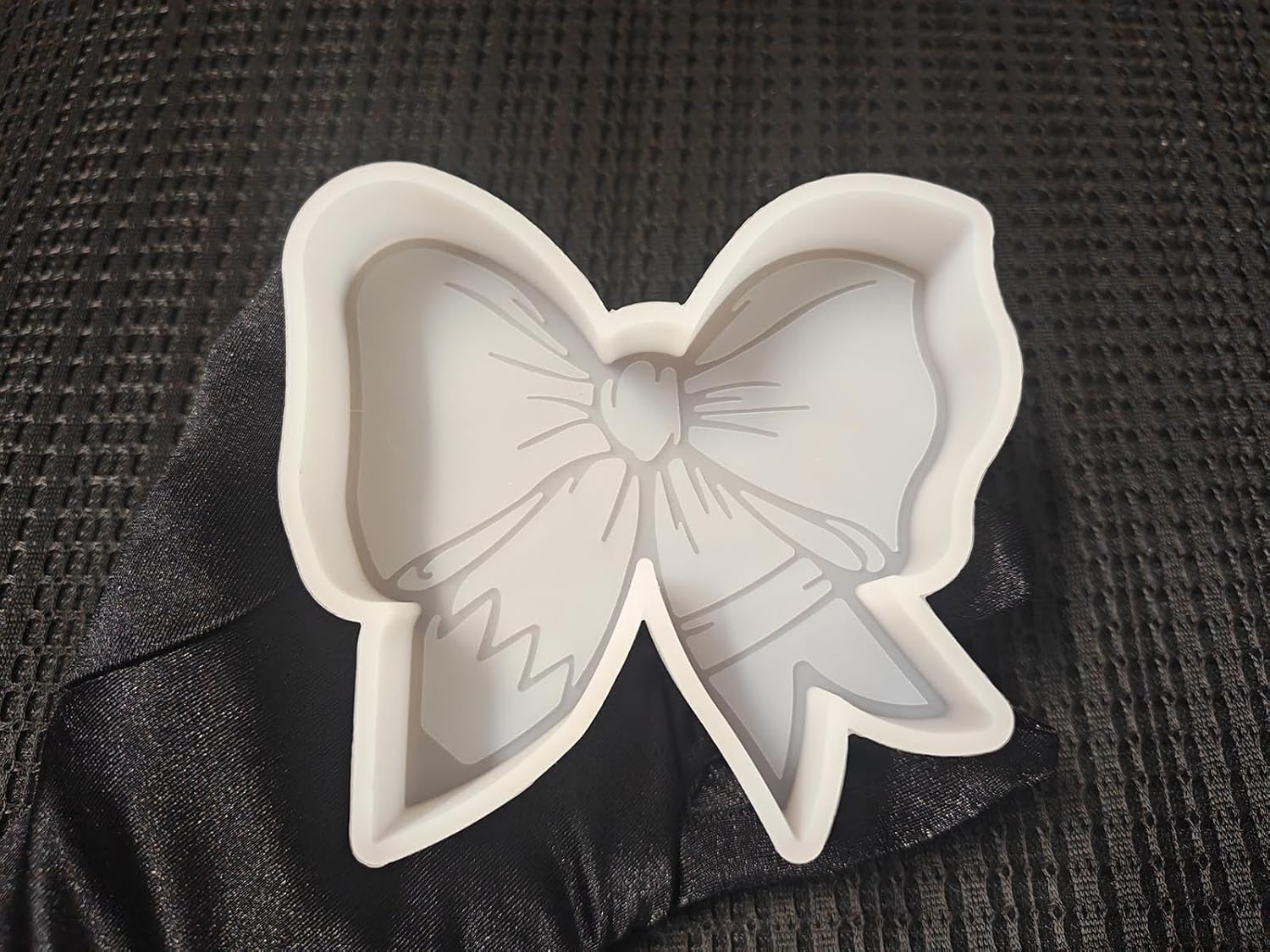 【300+ Design Optional】 Fuehbur Bow with Pencil Freshie-Mold, Bow with Pen Pattern Silicone Mould for Car-Freshies Baking Aroma Beads - DIY Handmade Resin Mold