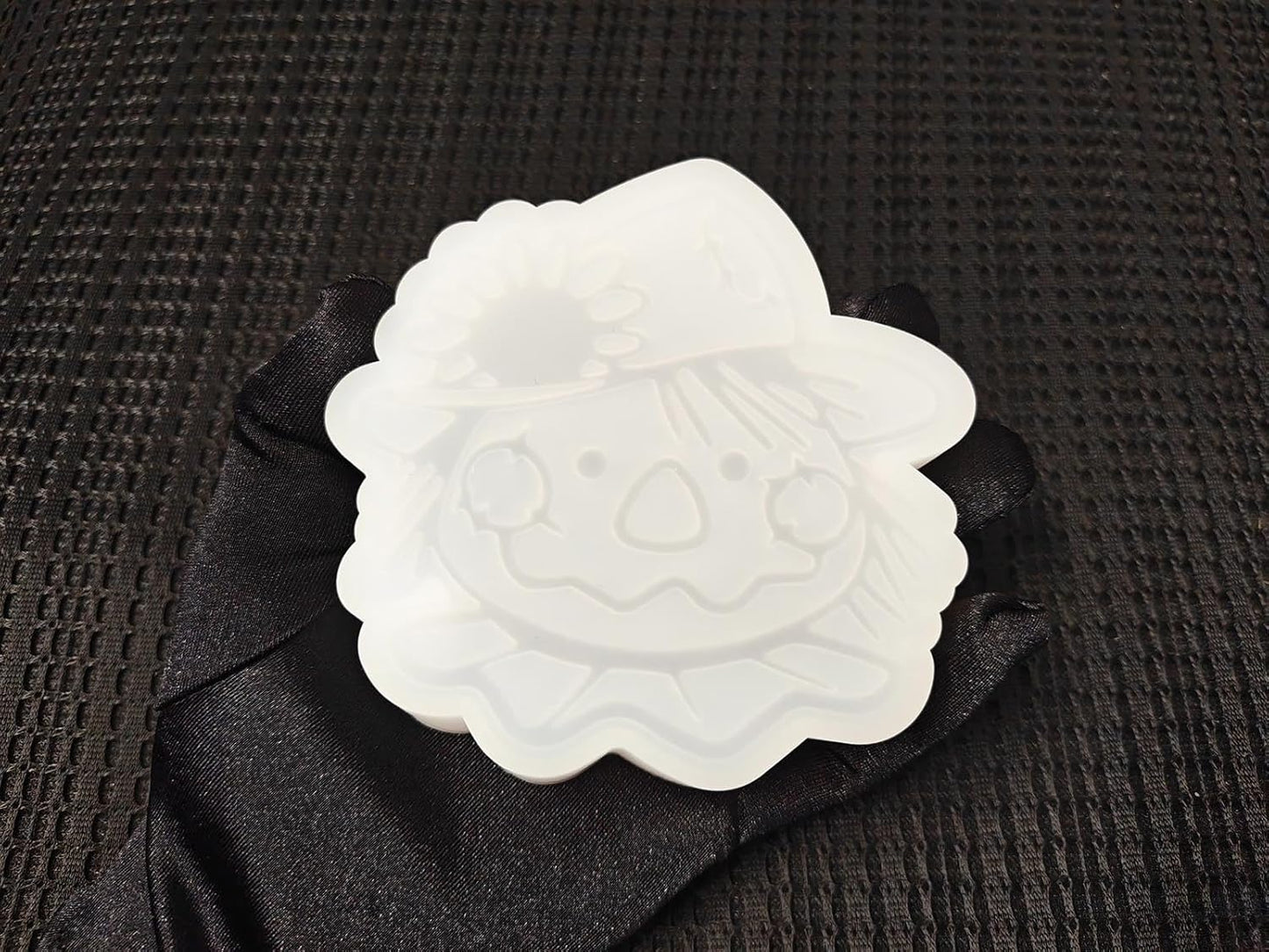 【300+ Design Optional】 Fuehbur Scarecrow Shape Freshie-Mold, Harvest Doll Silicone Mould for Car-Freshies Baking Aroma Beads - DIY Handmade Resin Mold
