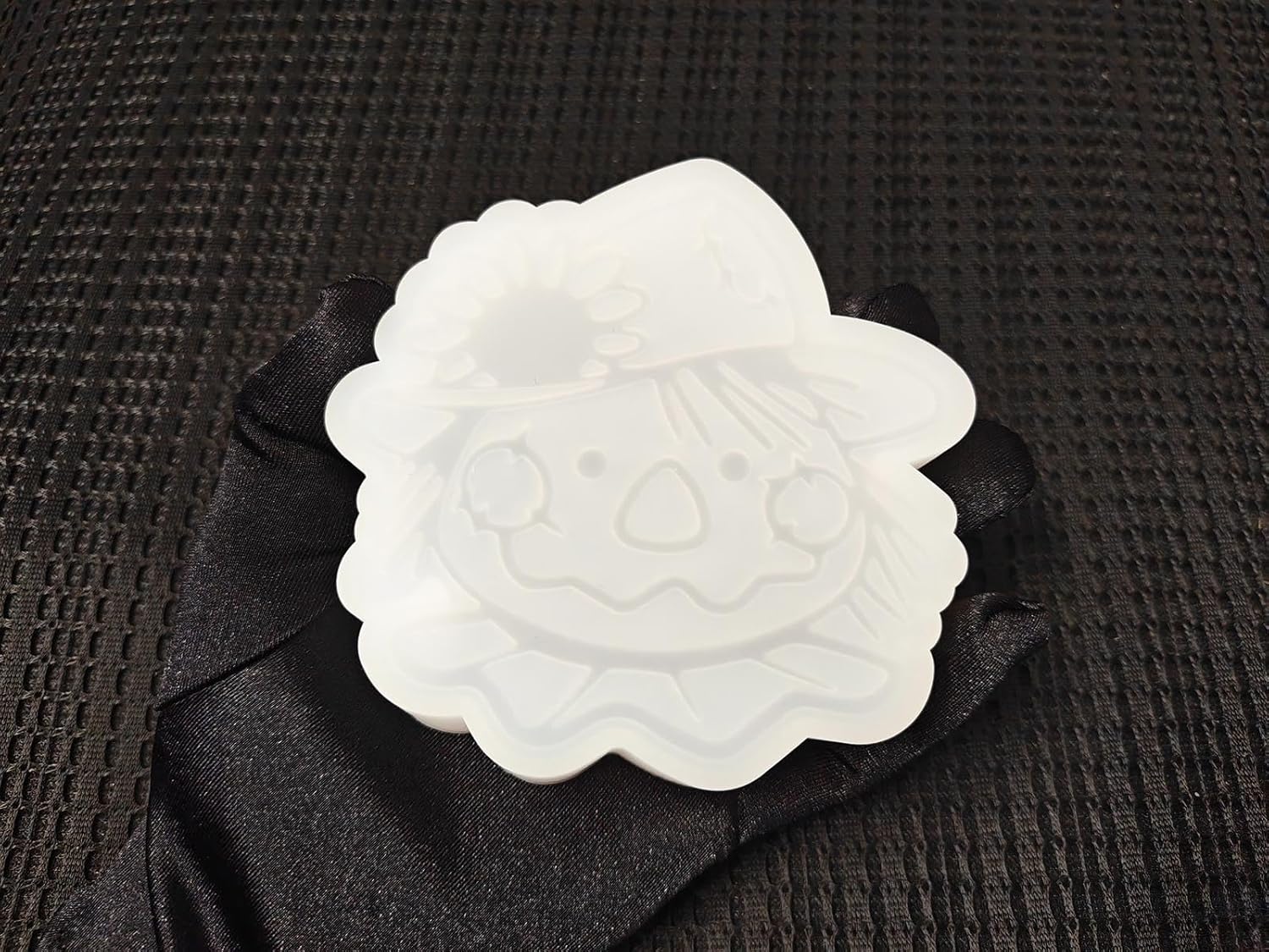 【300+ Design Optional】 Fuehbur Scarecrow Shape Freshie-Mold, Harvest Doll Silicone Mould for Car-Freshies Baking Aroma Beads - DIY Handmade Resin Mold