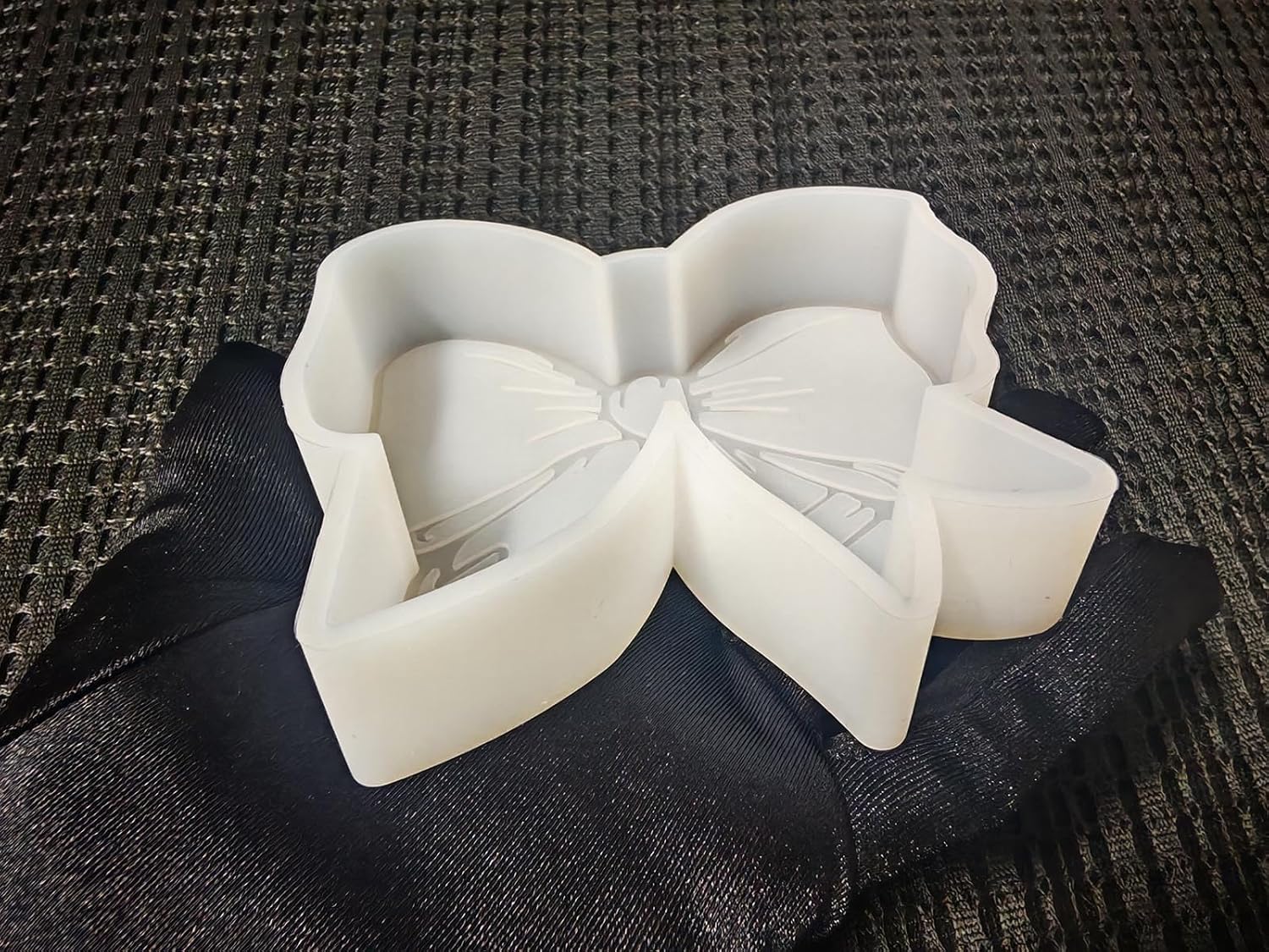【300+ Design Optional】 Fuehbur Bow with Pencil Freshie-Mold, Bow with Pen Pattern Silicone Mould for Car-Freshies Baking Aroma Beads - DIY Handmade Resin Mold