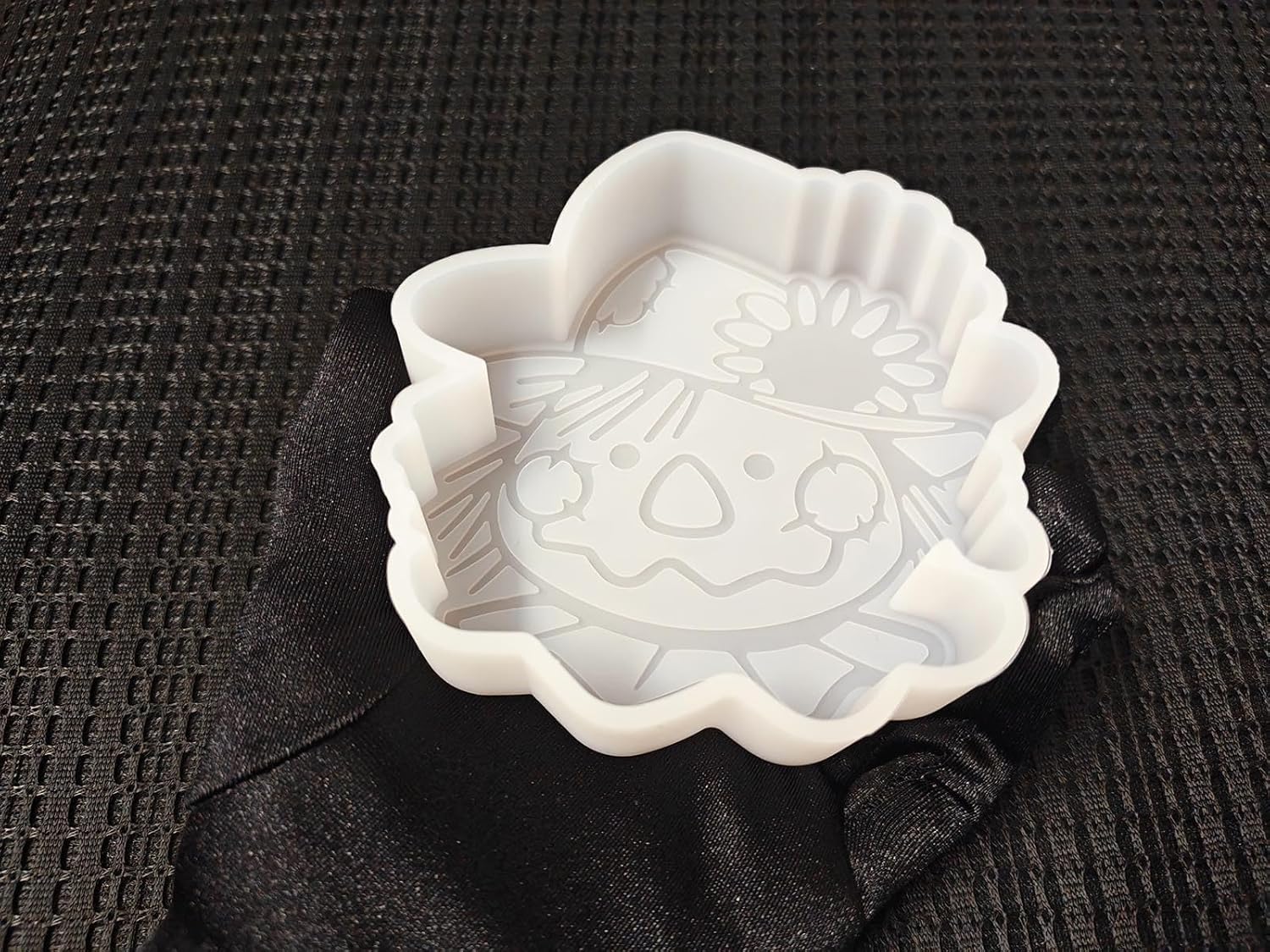 【300+ Design Optional】 Fuehbur Scarecrow Shape Freshie-Mold, Harvest Doll Silicone Mould for Car-Freshies Baking Aroma Beads - DIY Handmade Resin Mold