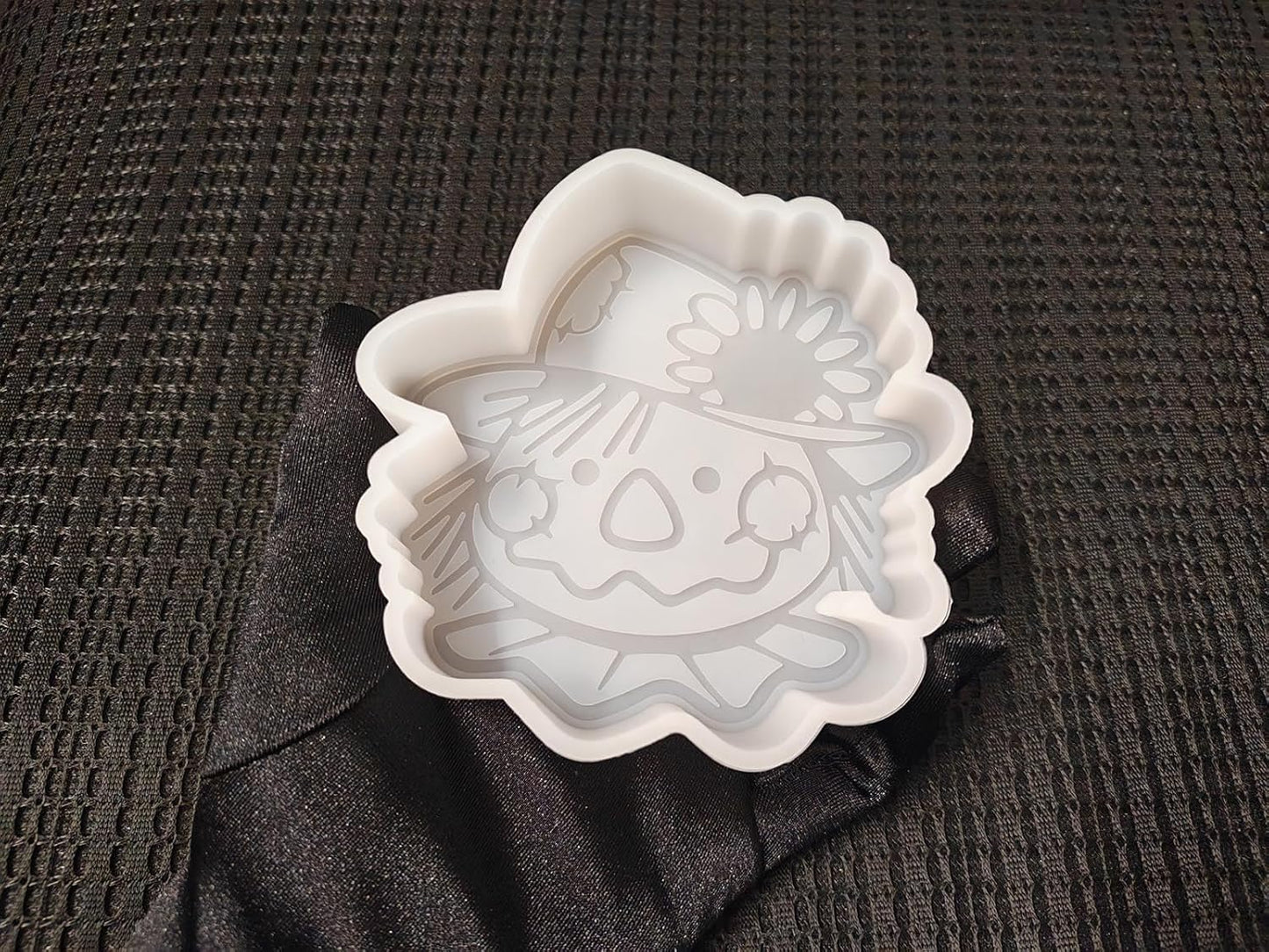【300+ Design Optional】 Fuehbur Scarecrow Shape Freshie-Mold, Harvest Doll Silicone Mould for Car-Freshies Baking Aroma Beads - DIY Handmade Resin Mold