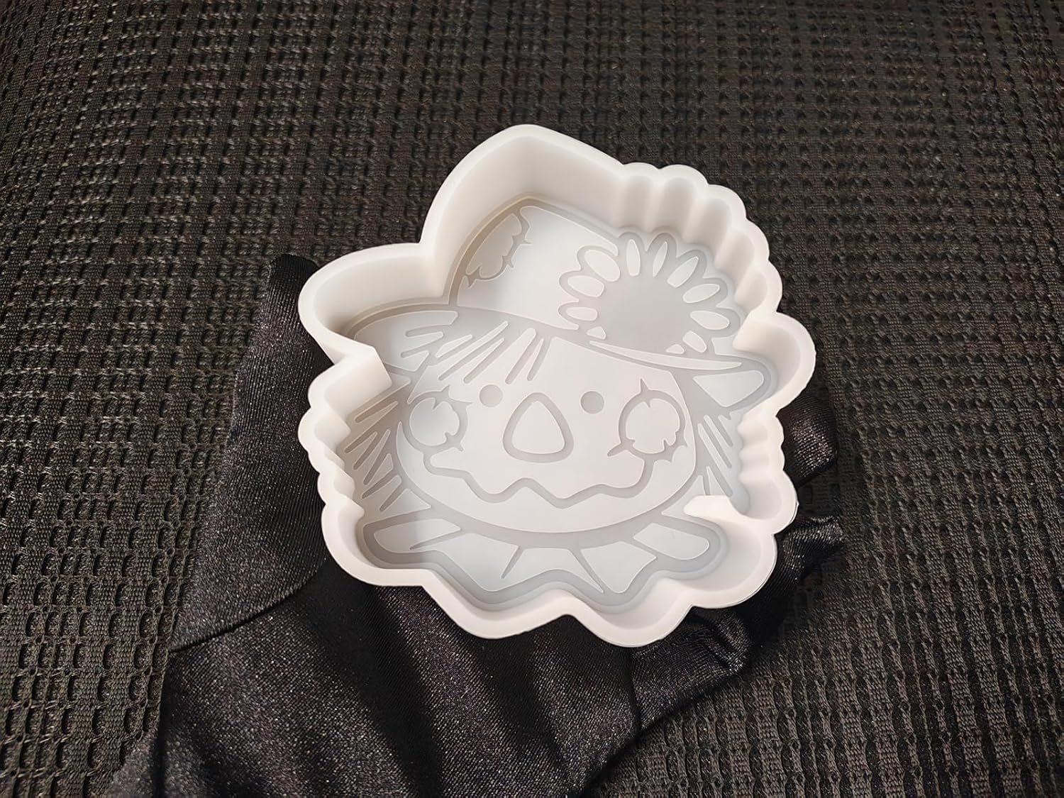 【300+ Design Optional】 Fuehbur Scarecrow Shape Freshie-Mold, Harvest Doll Silicone Mould for Car-Freshies Baking Aroma Beads - DIY Handmade Resin Mold